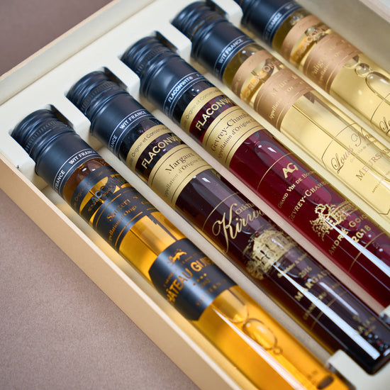 MAIAM エトワール・リュクスの5本セット内部をクローズアップ。箱の中に美しく並んだワインボトルが見える写真。